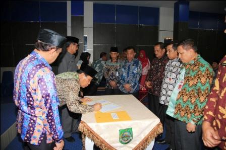 Teken Perjanjian Kinerja, Bupati Sukiman Optimis Lakip Pemkab Rohul Bisa Dapat Nilai B